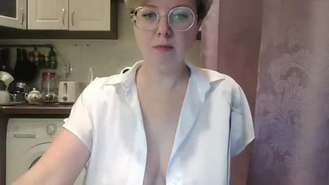 Snapshot of stasya_07 chatting on 12/29/24, 10:03 Stasya online show from 12/29/24, 10:03