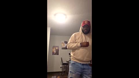 Snapshot of stayinalive1992 chatting on 12/16/25, 04:06 stayinalive1992 online show from 12/16/25, 04:06