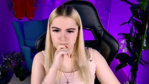 stef_nicks online show from 10/04/25, 09:07