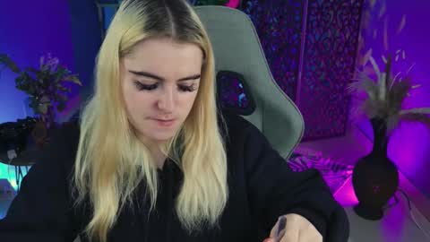 stef_nicks online show from 10/06/25, 06:22