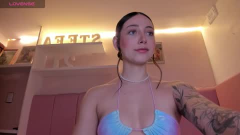 Stefa Gomez  online show from 11/22/25, 11:42