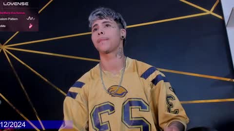 Snapshot of stefan_wonder_ chatting on 12/31/24, 02:36 Wonder online show from 12/31/24, 02:36