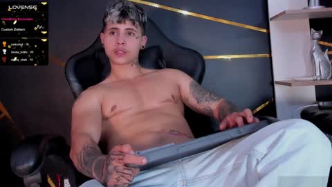 Snapshot of stefan_wonder_ chatting on 01/25/25, 07:28 Wonder online show from 01/25/25, 07:28