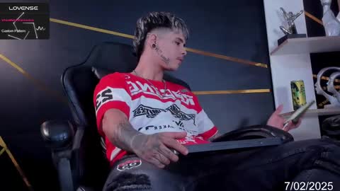 Snapshot of stefan_wonder_ chatting on 02/07/25, 01:32 Wonder online show from 02/07/25, 01:32