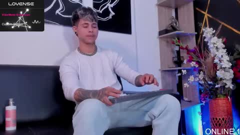 Snapshot of stefan_wonder_ chatting on 02/15/25, 02:22 Wonder online show from 02/15/25, 02:22