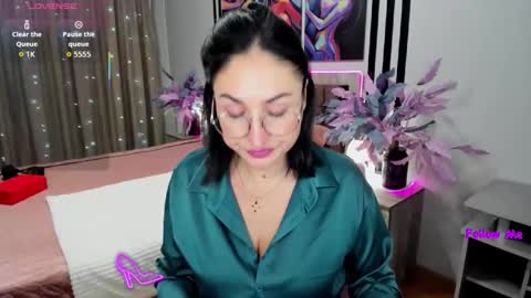 Snapshot of stefanawinter chatting on 11/17/25, 11:27 StefanaWinter online show from 11/17/25, 11:27