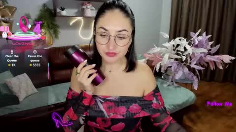 Snapshot of stefanawinter chatting on 11/25/25, 04:45 StefanaWinter online show from 11/25/25, 04:45