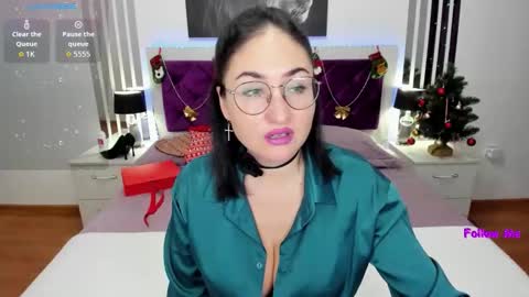 Snapshot of stefanawinter chatting on 12/18/25, 10:32 StefanaWinter online show from 12/18/25, 10:32