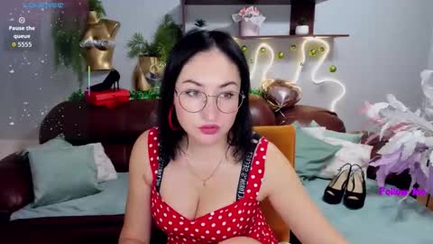 Snapshot of stefanawinter chatting on 12/22/25, 11:07 StefanaWinter online show from 12/22/25, 11:07