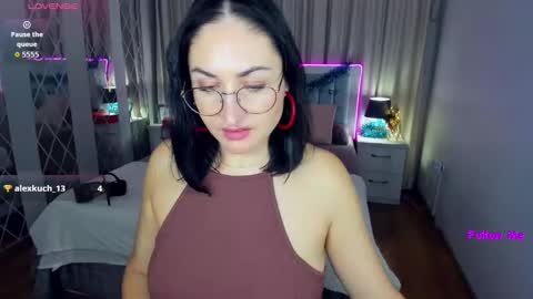 Snapshot of stefanawinter chatting on 01/13/26, 05:13 StefanaWinter online show from 01/13/26, 05:13