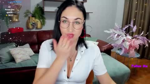 Snapshot of stefanawinter chatting on 01/19/26, 11:14 StefanaWinter online show from 01/19/26, 11:14