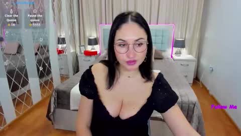 Snapshot of stefanawinter chatting on 02/03/26, 05:05 StefanaWinter online show from 02/03/26, 05:05