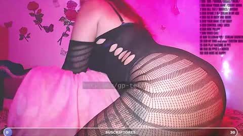 Snapshot of stefania_sandrelli_ chatting on 01/25/25, 11:32 New schedule 12pm to 600pm Colombia time online show from 01/25/25, 11:32