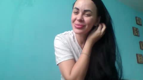 Snapshot of stefaniyax chatting on 10/18/25, 12:39 stefaniyax online show from 10/18/25, 12:39