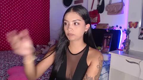 Im MiaIts my first day here  online show from 12/20/24, 10:43