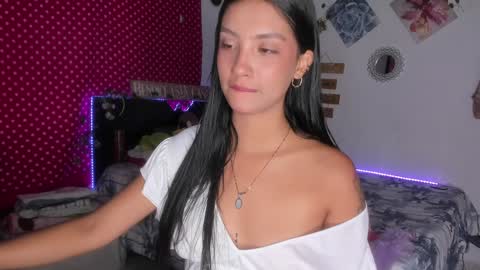 Im MiaIts my first day here  online show from 01/16/25, 03:02