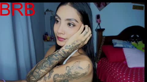 Snapshot of stefanny_pllus chatting on 12/23/25, 12:19 Im MiaIts my first day here online show from 12/23/25, 12:19