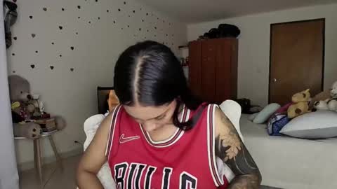 Snapshot of stefanny_pllus chatting on 02/05/26, 02:05 Im MiaIts my first day here online show from 02/05/26, 02:05