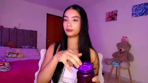 Snapshot of stefanny_pllus chatting on 03/12/26, 11:00 Im MiaIts my first day here online show from 03/12/26, 11:00
