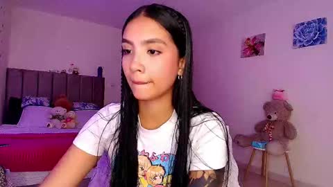 Snapshot of stefanny_pllus chatting on 03/17/26, 08:34 Im MiaIts my first day here online show from 03/17/26, 08:34