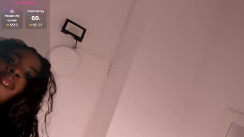 stefannyevans_ online show from 10/04/25, 12:03