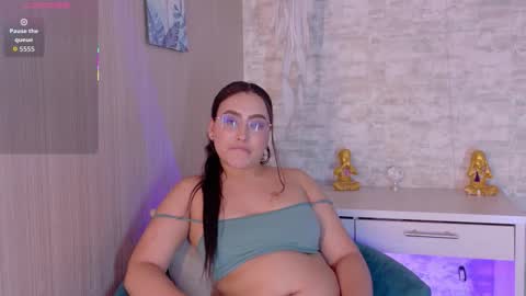 Stefanny online show from 10/22/25, 07:57