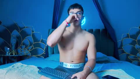 Snapshot of stefano_calle chatting on 11/08/25, 12:16 Stefano online show from 11/08/25, 12:16