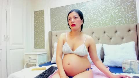 Stefany  online show from 11/12/25, 02:50