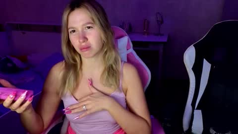 stefany_and_bettany online show from 11/13/25, 11:42