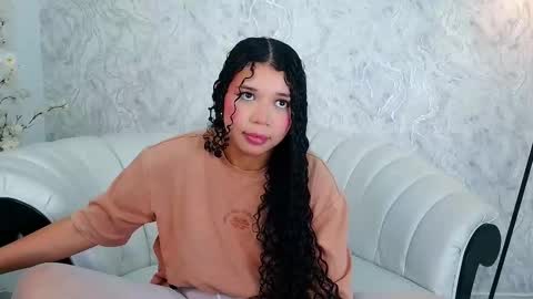 Stefany Gomez  online show from 12/14/25, 07:40