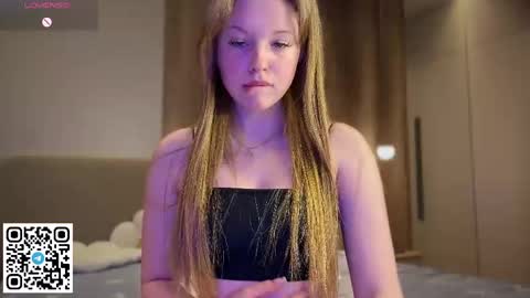 Snapshot of steffi_meoww chatting on 05/18/26, 09:42 STEFI Streams every day from 10 PM GTM1 online show from 05/18/26, 09:42
