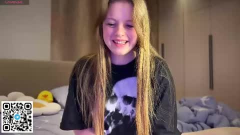 Snapshot of steffi_meoww chatting on 06/02/26, 12:23 STEFI Streams every day from 10 PM GTM1 online show from 06/02/26, 12:23