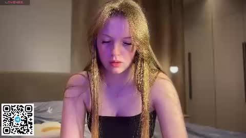 Snapshot of steffi_meoww chatting on 06/17/26, 12:35 STEFI Streams every day from 10 PM GTM1 online show from 06/17/26, 12:35