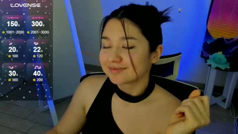 Snapshot of steffi_xo chatting on 11/12/25, 10:30 Steffi online show from 11/12/25, 10:30