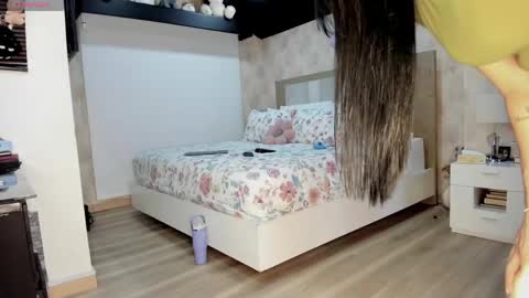 Snapshot of stefi_alizon chatting on 04/16/26, 11:40 Zuly online show from 04/16/26, 11:40