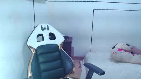 Snapshot of stefializon70 chatting on 11/06/25, 04:13 StefiAlizon online show from 11/06/25, 04:13