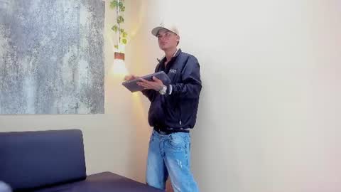 Snapshot of steiner_goldberg chatting on 06/12/26, 03:49 Steiner online show from 06/12/26, 03:49