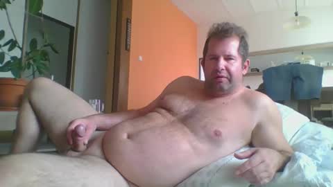 steki038434 online show from 09/10/25, 10:37