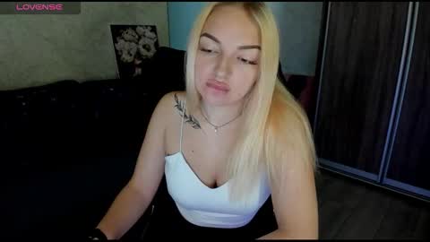 Snapshot of stella__cox chatting on 09/13/25, 05:40 Stella Cox online show from 09/13/25, 05:40