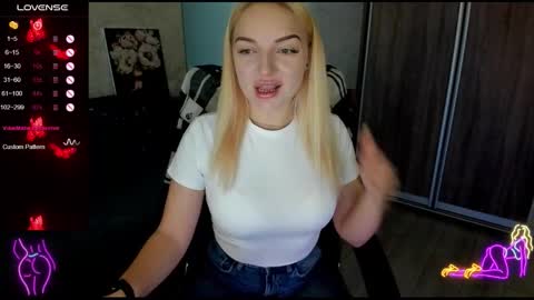 Snapshot of stella__cox chatting on 09/15/25, 05:29 Stella Cox online show from 09/15/25, 05:29