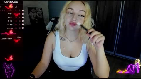 Snapshot of stella__cox chatting on 09/18/25, 05:31 Stella Cox online show from 09/18/25, 05:31