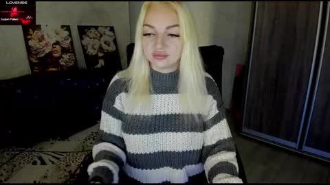 Snapshot of stella__cox chatting on 10/12/25, 05:06 Stella Cox online show from 10/12/25, 05:06