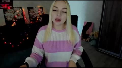 Snapshot of stella__cox chatting on 10/26/25, 08:09 Stella Cox online show from 10/26/25, 08:09