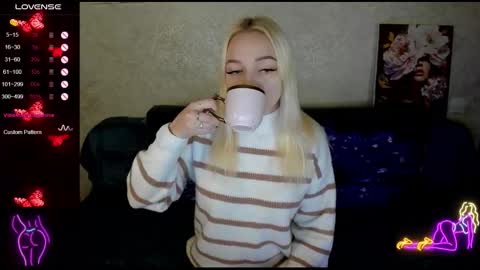 Snapshot of stella__cox chatting on 11/21/25, 01:21 Stella Cox online show from 11/21/25, 01:21