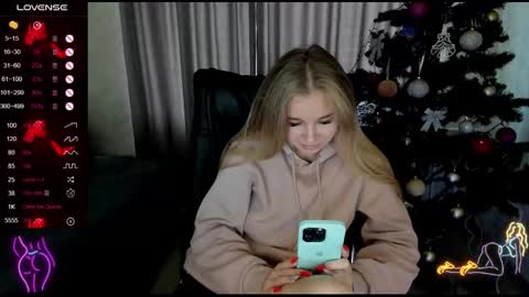 Snapshot of stella__cox chatting on 12/14/25, 12:21 Stella Cox online show from 12/14/25, 12:21