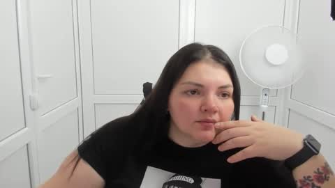 Snapshot of stella_la_ chatting on 06/01/26, 06:37 Stella online show from 06/01/26, 06:37