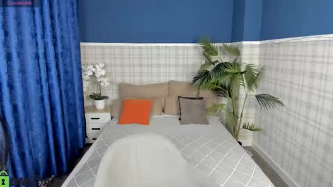 stella online show from 10/17/25, 01:20