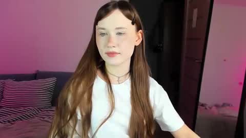 Snapshot of stella_sunny chatting on 10/19/25, 01:39 stella_sunny online show from 10/19/25, 01:39