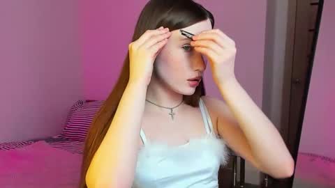 Snapshot of stella_sunny chatting on 10/22/25, 06:18 stella_sunny online show from 10/22/25, 06:18