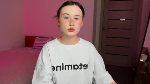 Snapshot of stella_sunny chatting on 11/02/25, 12:46 stella_sunny online show from 11/02/25, 12:46